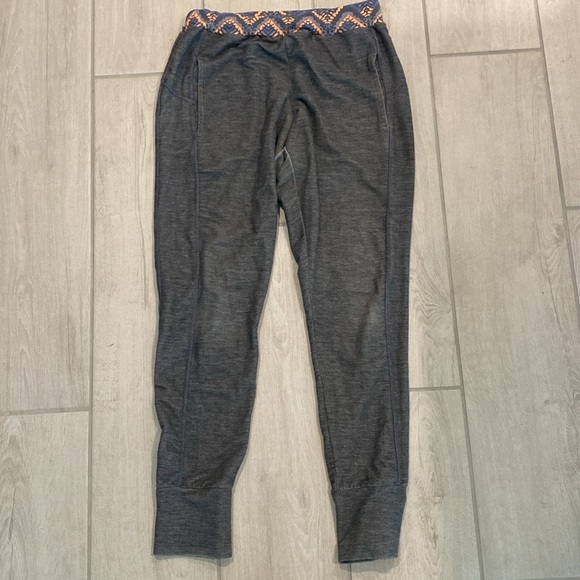 Maaji size medium fitted sweats - Picture 3 of 4